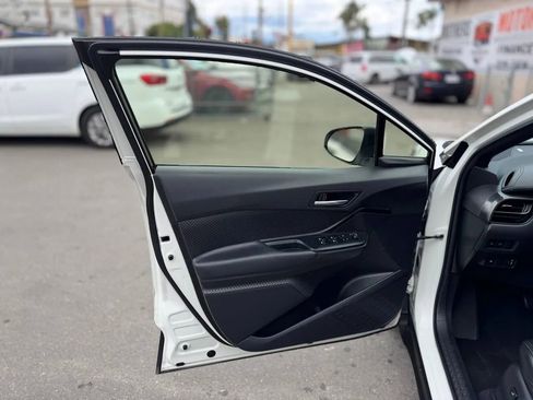 Used 2018 Toyota C-HR XLE FWD image 23