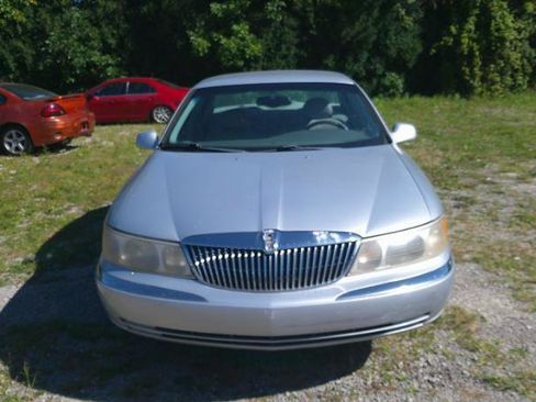 Used 2000 Lincoln Continental FWD image 10