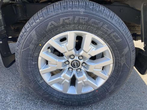 Used 2023 Nissan Frontier SV w/ SV Premium Package image 12