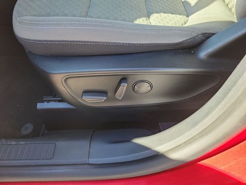 Used 2020 Ford Escape SE image 8