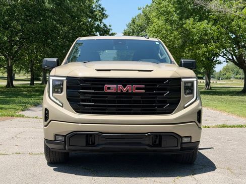 Used 2022 GMC Sierra 1500 Elevation AWD/4WD image 3