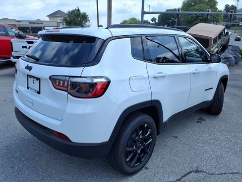 New 2026 Jeep Compass Latitude AWD/4WD image 4