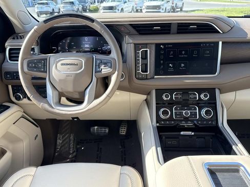 Used 2024 GMC Yukon XL Denali w/ Advanced Technology Package AWD/4WD image 3