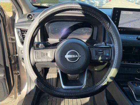 Used 2024 Nissan Rogue SL image 12