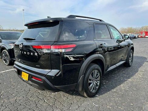 Certified 2026 Nissan Pathfinder SV AWD/4WD image 3