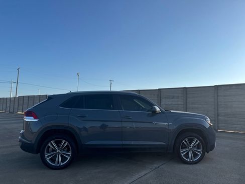 Used 2020 Volkswagen Atlas Cross Sport SE w/ Panoramic Sunroof Package FWD image 23