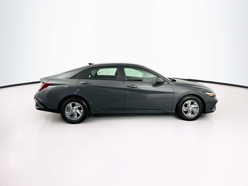 Used 2025 Hyundai Elantra SE FWD image 10