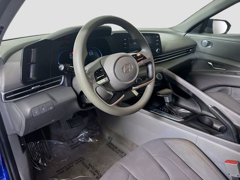 Used 2024 Hyundai Elantra SE FWD image 22