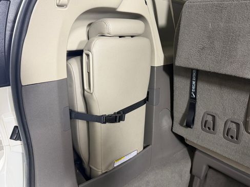 Used 2019 Toyota Sienna XLE w/ XLE Navigation Package FWD image 26