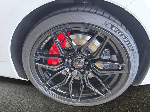Used 2025 Chevrolet Corvette Z06 w/ Stealth Interior Trim Package RWD image 29