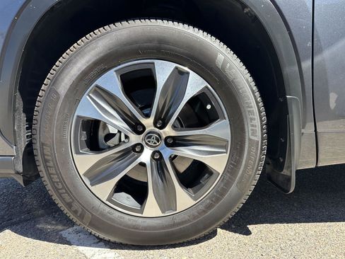 Used 2023 Toyota Highlander XLE image 33