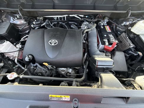Used 2021 Toyota Highlander XSE FWD image 18