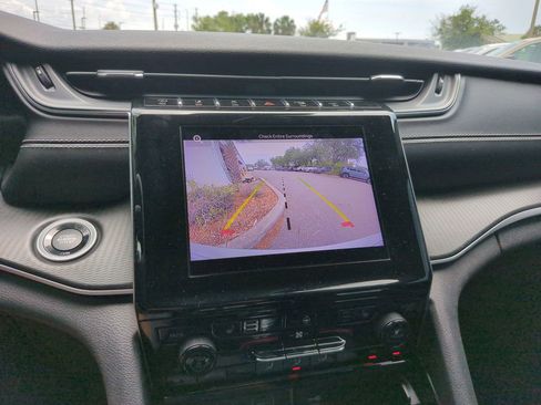 Used 2023 Jeep Grand Cherokee Altitude AWD/4WD image 21