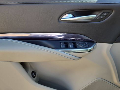 Used 2023 Cadillac XT4 Luxury w/ Cold Weather Package FWD image 15