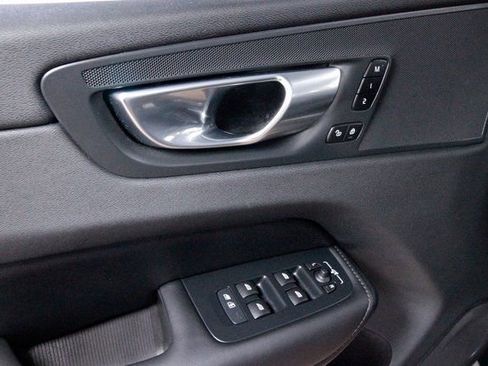 Certified 2025 Volvo XC60 B5 Plus image 14