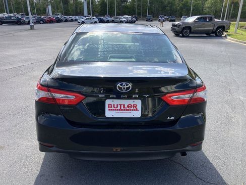 Used 2018 Toyota Camry LE image 4