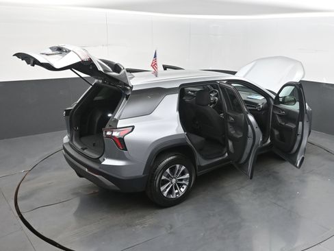 Used 2026 Chevrolet Equinox LT FWD image 45