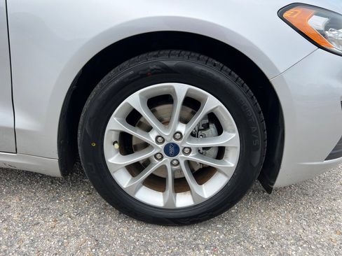 Used 2019 Ford Fusion SE image 25