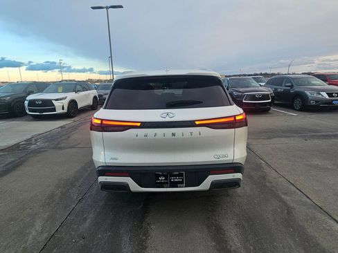 Used 2024 INFINITI QX60 Sensory image 4
