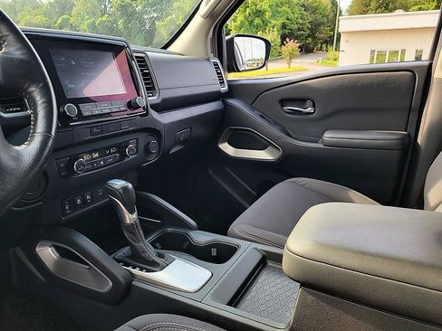 Certified 2024 Nissan Frontier SV w/ SV Convenience Package RWD image 18