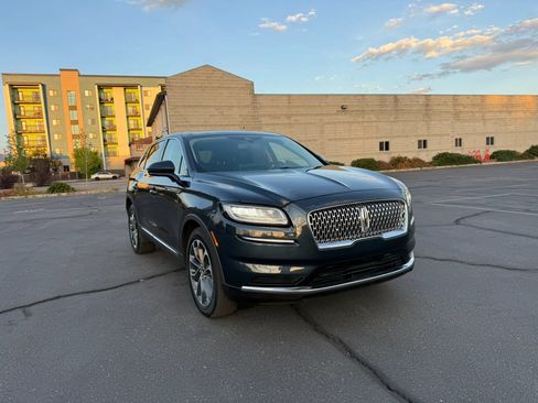 Used 2023 Lincoln Nautilus Reserve w/ Luxury Package AWD/4WD image 3