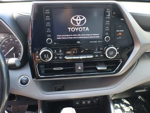 Used 2020 Toyota Highlander Limited FWD image 37