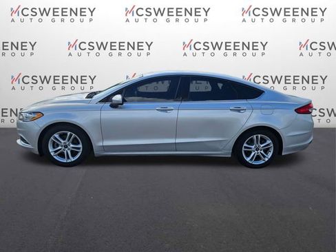 Used 2018 Ford Fusion SE w/ Fusion SE Technology Package FWD image 2