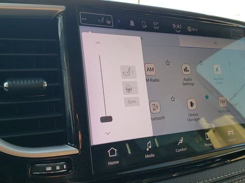 Used 2023 Chrysler Pacifica Touring-L image 22