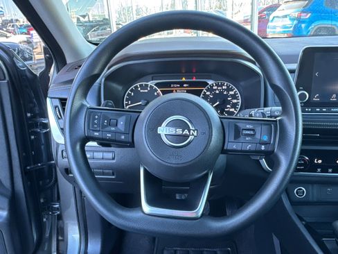 Used 2023 Nissan Rogue SV image 14