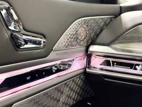 Used 2024 BMW i7 xDrive60 image 31