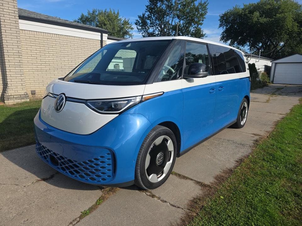 Used 2025 Volkswagen ID. Buzz Pro S Plus AWD/4WD image 2