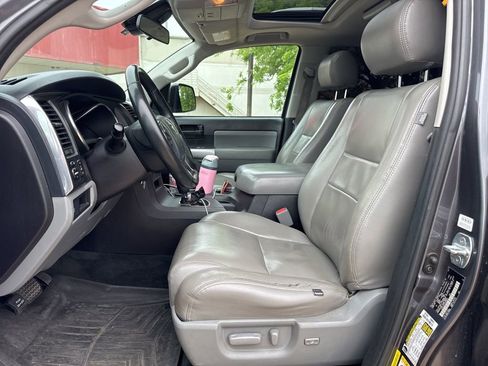 Used 2018 Toyota Sequoia SR5 image 12