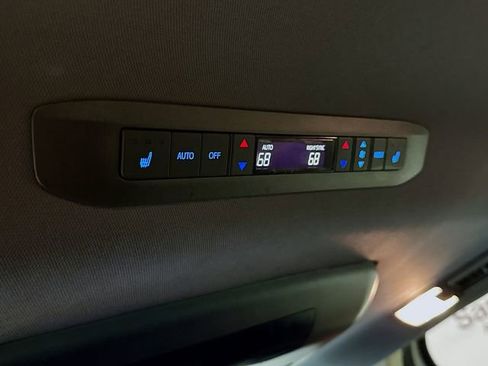 Used 2022 Toyota Sienna Platinum FWD image 27