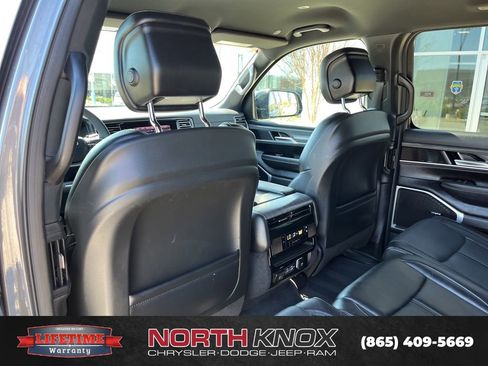 Used 2024 Jeep Wagoneer Series II w/ Flexible Seating Group image 16
