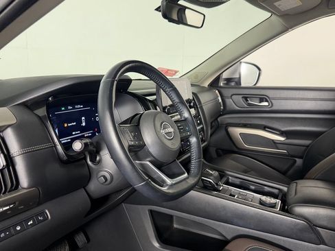 Used 2024 Nissan Pathfinder Platinum AWD/4WD image 24