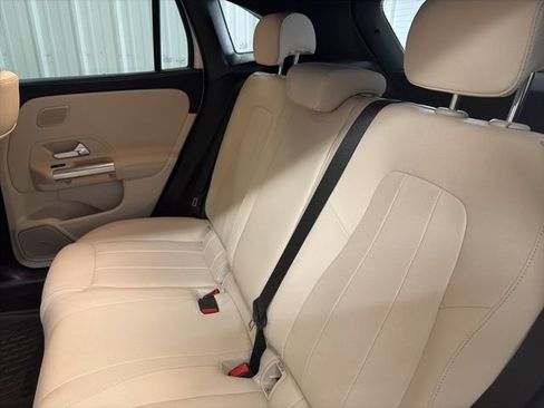 Used 2025 Mercedes-Benz GLA 250 image 13