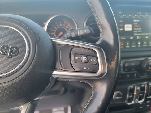 Used 2019 Jeep Wrangler Unlimited Sahara image 17