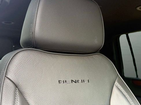 Used 2025 GMC Yukon XL Denali AWD/4WD image 19