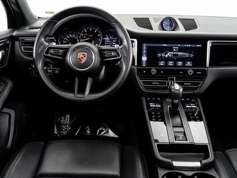 Used 2024 Porsche Macan image 18