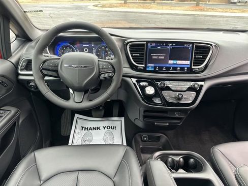 New 2026 Chrysler Pacifica Select image 25