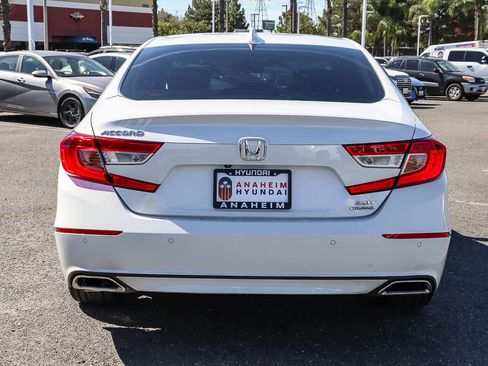 Used 2018 Honda Accord Touring image 7