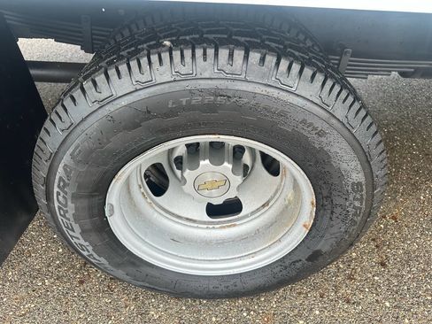 Used 2018 Chevrolet Express 3500 w/ Driver Convenience Package image 22