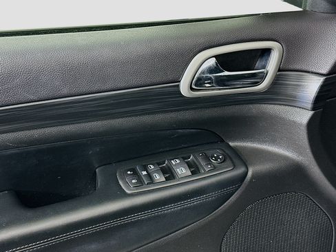 Used 2020 Jeep Grand Cherokee Altitude RWD image 15