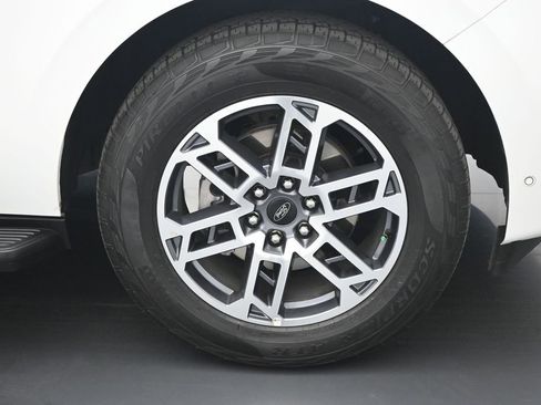 Certified 2025 Ford Expedition Active AWD/4WD image 28