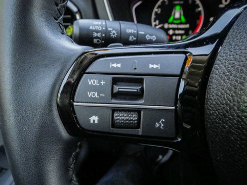 Used 2025 Honda Pilot EX-L image 18