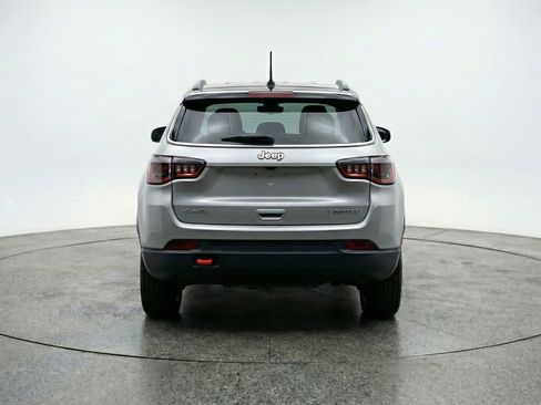 Used 2025 Jeep Compass Trailhawk image 7