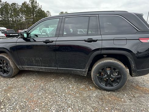 New 2026 Jeep Grand Cherokee Altitude image 11