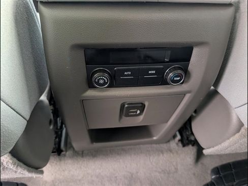 Used 2021 Chevrolet Traverse LT image 20