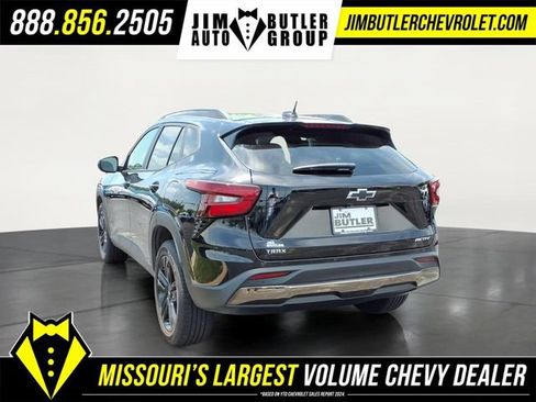 Used 2025 Chevrolet Trax ACTIV w/ Sunroof Package FWD image 2