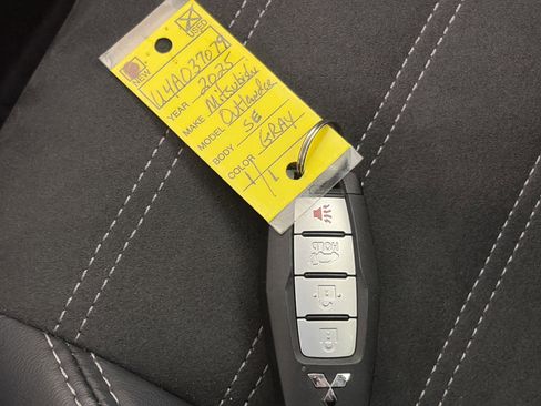 Used 2025 Mitsubishi Outlander SE AWD/4WD image 39
